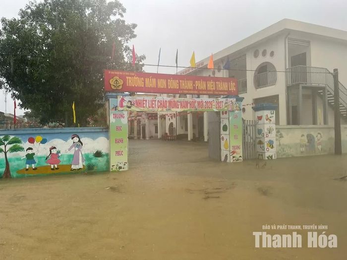 Trường Mầm non Đông Thành - Phân hiệu Thành Lộc ngập trong nước ngày 17/9.