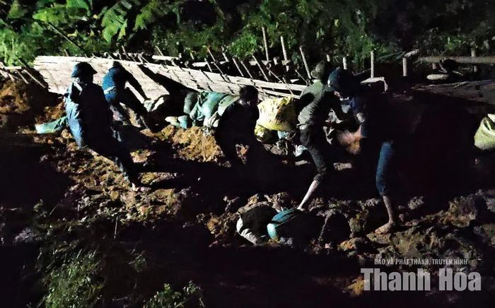 Đến 22h đêm 17/9, các lực lượng vẫn bám hiện trường xử lý sự cố. Đồng thời, theo dõi diễn biến tại khu vực sạt trượt và mực nước sông Cầu Chày.