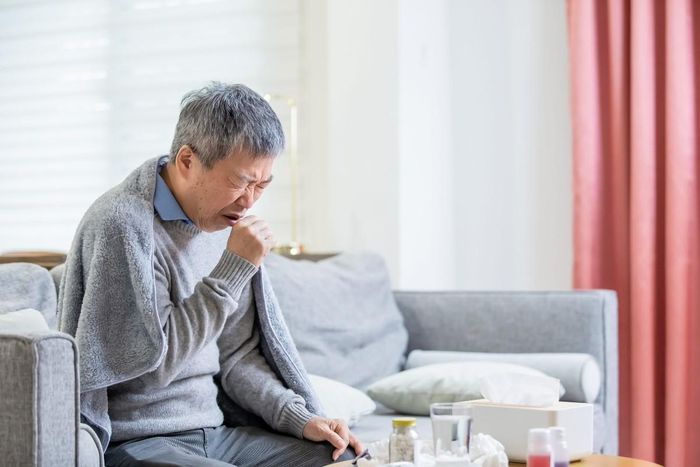 RSV là một trong những tác nhân đáng lưu ý ở người cao tuổi. Ảnh: Alysun