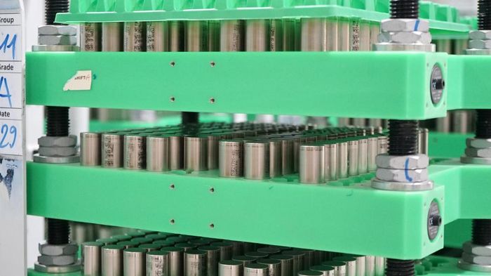 Trách nhiệm mở rộng của nhà sản xuất (EPR) được xem là công cụ pháp lý quan trọng nhất để bắt buộc các doanh nghiệp sản xuất, nhập khẩu ô tô điện phải chịu trách nhiệm tài chính và tổ chức thu gom, tái chế sản phẩm thải bỏ.