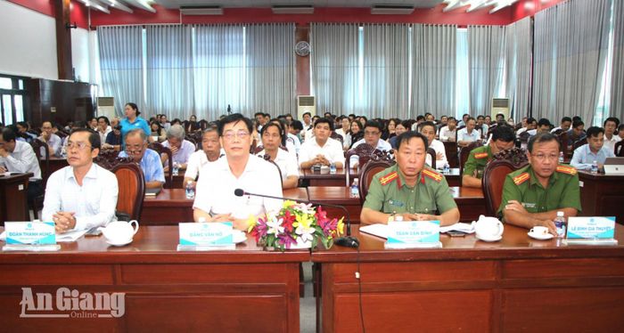Đại biểu tham dự hội nghị.