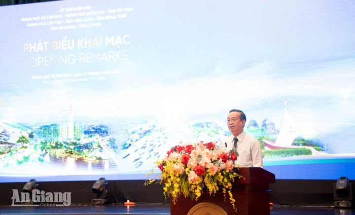Phó Chủ tịch UBND TP. Hồ Chí Minh Bùi Minh Thạnh phát biểu khai mạc hội nghị.
