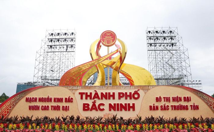  Biểu trưng Bắc Ninh tại Quảng trường 3/2 (phường Bắc Giang). 