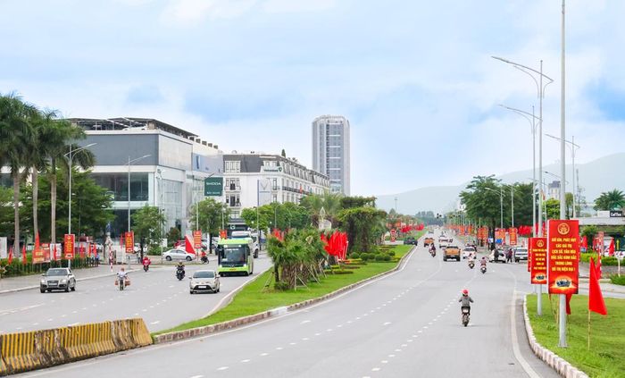  Phường Bắc Giang tổ chức cắm 2,5 nghìn hồng kỳ, treo hàng nghìn pano trên các cầu vượt, đường cao tốc, trụ sở các cơ quan và khu vực trung tâm chào mừng sự kiện. 