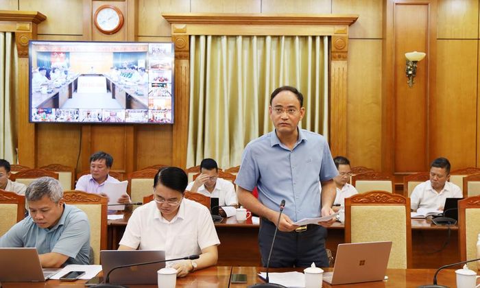 Phó Giám đốc Sở Nông nghiệp và Môi trường Phí Thanh Bình báo cáo kết quả làm giàu, làm sạch cơ sở dữ liệu đất đai. 