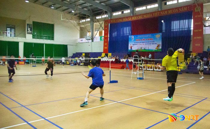 Vận động viên thi đấu tại Giải cầu lông các câu lạc bộ phường Liên Chiểu mở rộng năm 2026. Ảnh: PHI NÔNG