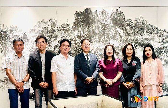 Đoàn công tác Sở Văn hóa, Thể thao và Du lịch thành phố Đà Nẵng, Báo và phát thanh, truyền hình Đà Nẵng làm việc với lãnh đạo Đài Mokpo MBC. Ảnh: Đoàn công tác