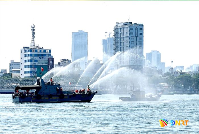 BĐBP thành phố Đà Nẵng luyện tập ứng phó các tình huống tai nạn tàu thuyền trên sông, biển. Ảnh: HUỲNH CHÍN