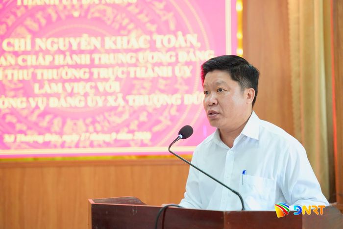 Phó Bí thư Thường trực Đảng ủy xã Thượng Đức Mai Anh Sơn báo cáo tại buổi làm việc. Ảnh: T.CÔNG