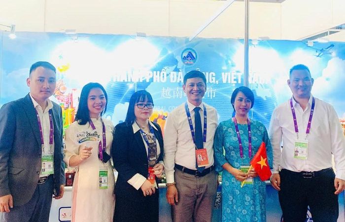 Trung tâm Khuyến công và Xúc tiến thương mại thành phố cùng các doanh nghiệp Đà Nẵng tham gia Hội chợ CAEXPO 2026 tại Trung Quốc. Ảnh: Đoàn công tác cung cấp