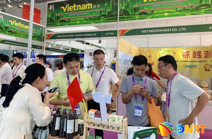 Gian hàng của doanh nghiệp Đà Nẵng thu hút, kết nối nhiều đối tác, khách tham quan, mua sắm. Ảnh: Đoàn công tác cung cấp