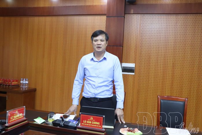 Phó Chủ tịch Thường trực UBND tỉnh Lò Văn Cương phát biểu tại buổi làm việc.