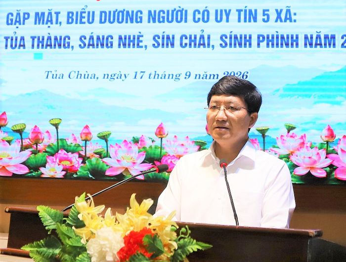 Phó Bí thư Tỉnh ủy, Chủ tịch Ủy ban MTTQ Việt Nam tỉnh Mùa A Vảng phát biểu tại hội nghị.