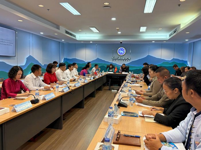 Quang cảnh buổi làm việc.