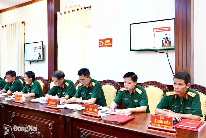 Các đại biểu nghiên cứu, học tập, quán triệt, triển khai thực hiện nghị quyết, chỉ thị của Bộ Chính trị tại hội nghị trực tuyến điểm cầu Binh đoàn 16.