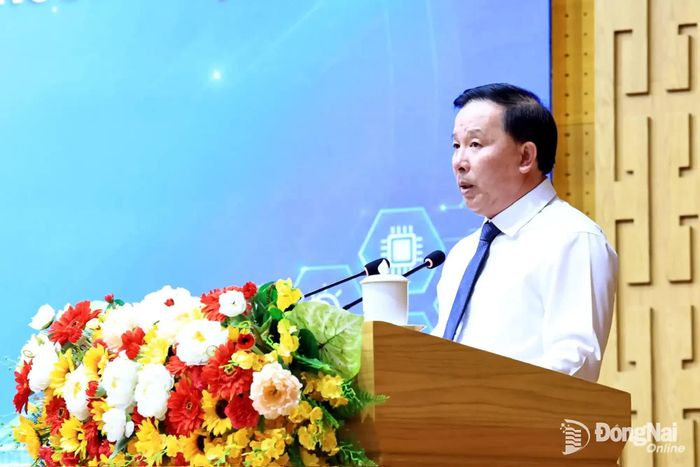 Phó Bí thư Thành ủy, Chủ tịch UBND thành phố Đồng Nai Nguyễn Văn Út phát biểu tại hội nghị. Ảnh: Công Nghĩa