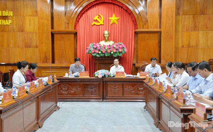 Quang cảnh cuộc họp.