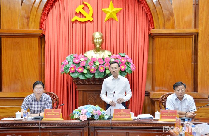 Đồng chí Nguyễn Thanh Nhàn phát biểu kết luận cuộc họp.