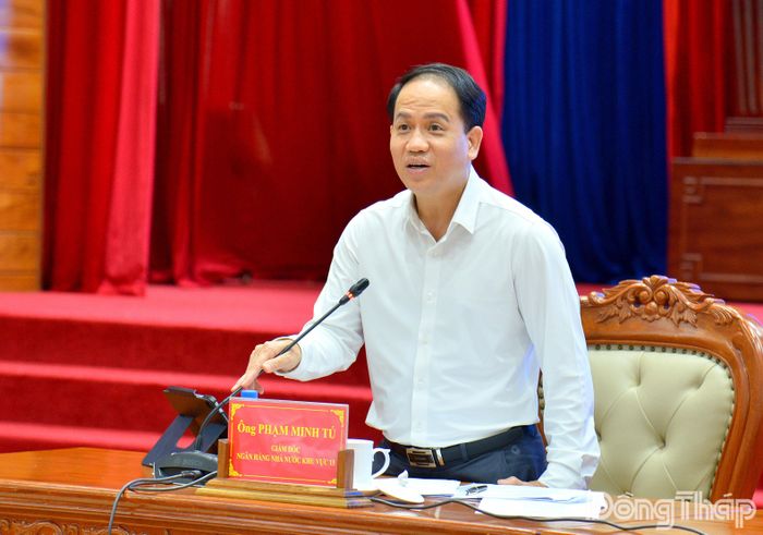 Đồng chí Phạm Minh Tú, Giám đốc Ngân hàng Nhà nước chi nhánh Khu vực 13 phát biểu tại hội nghị.