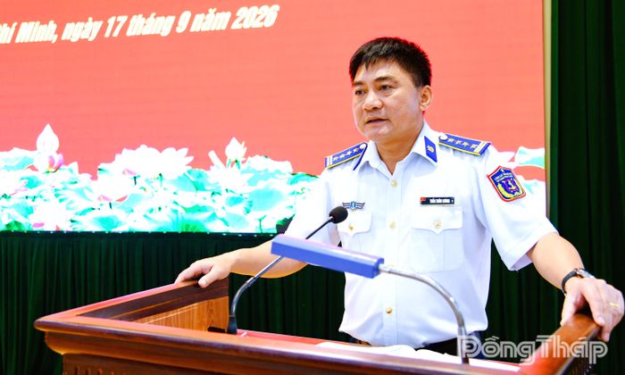 Đại tá Trần Xuân Lương, Tư lệnh Vùng chủ trì hội nghị.