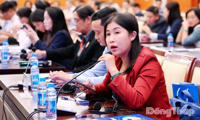Đơn vị cũng nhấn mạnh việc cần đẩy mạnh liên kết đào tạo và phát triển nhà ở xã hội; đề nghị tỉnh Đồng Tháp nói riêng và các tỉnh, thành phố nói chung dành quỹ đất đồng bộ, liền kề các khu công nghiệp để xây dựng nhà ở xã hội, nhà ở cho thuê, qua đó giữ chân người lao động và thu hút chuyên gia.