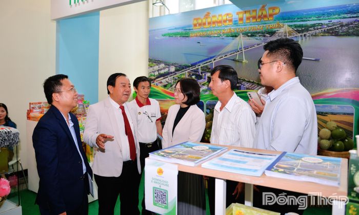 Doanh nghiệp, nhà đầu tư tìm hiểu các dự án, môi trường đầu tư tại tỉnh Đồng Tháp.