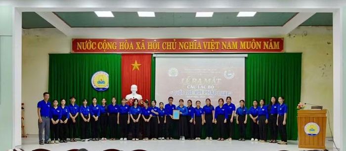 Ra mắt CLB “Tuổi trẻ với pháp luật” của Trường Phổ thông Dân tộc nội trú THPT số 1 tỉnh Gia Lai. Ảnh: ĐVCC