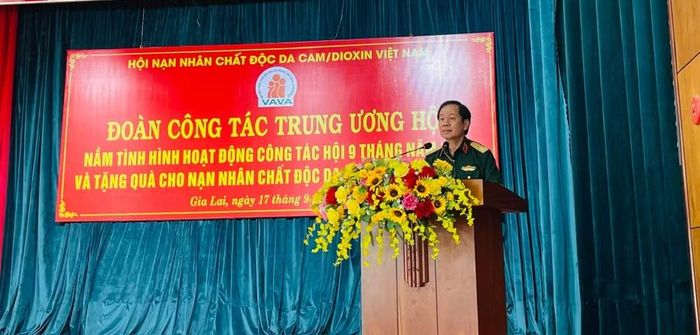Trung tướng Nguyễn Hữu Chính - Chủ tịch Trung ương Hội Nạn nhân chất độc da cam/dioxin Việt Nam phát biểu tại buổi làm việc. Ảnh: Phan Tuấn