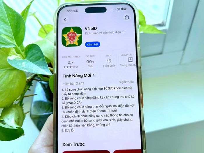 VNeID vừa ra mắt phiên bản 2.2.12, bổ sung nhiều tính năng mới, mở rộng tiện ích số cho người dân. Ảnh: Mộc Trà