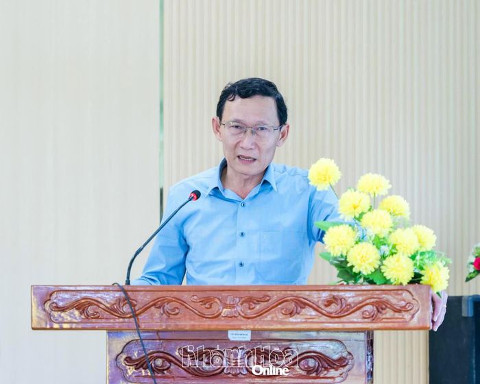 Lãnh đạo xã Anh Dũng trả lời, làm rõ một số kiến nghị của cử tri thuộc thẩm quyền.