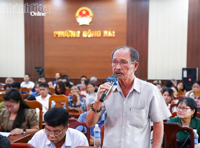 Cử tri phường Đông Hải nêu ý kiến.
