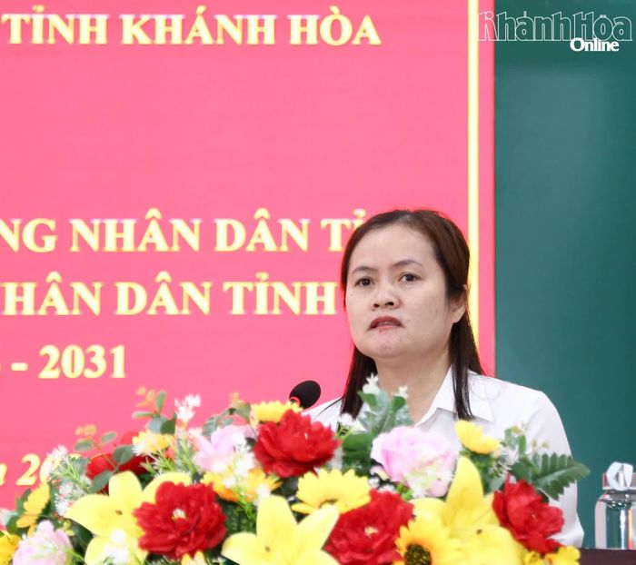 Lãnh đạo UBND phường Đông Hải thông tin, làm rõ những vấn đề liên quan đến các ý kiến của cử tri địa phương.