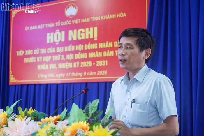 Lãnh đạo UBND xã Công Hải phát biểu làm rõ một số vấn đề cử tri nêu thuộc thẩm quyền giải quyết của địa phương.