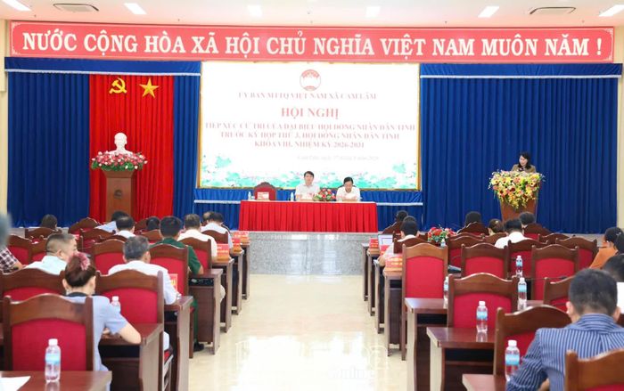 Quang cảnh hội nghị tiếp xúc cử tri.