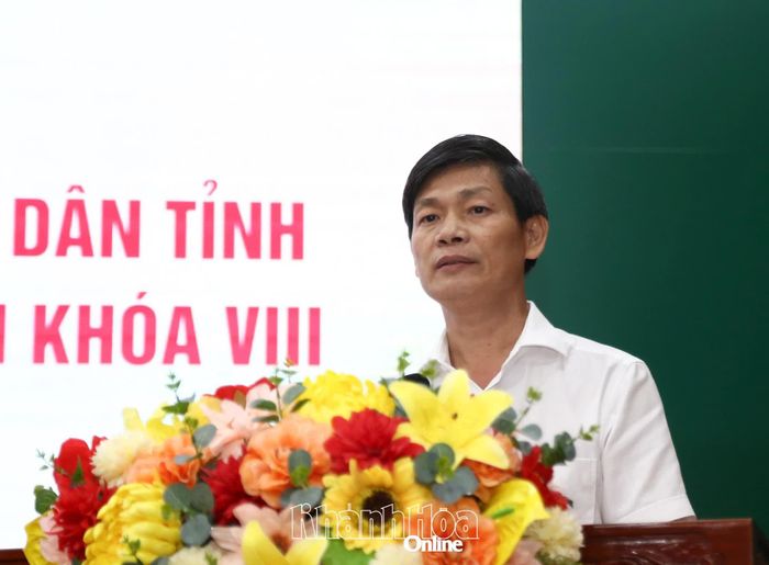 Lãnh đạo UBND phường Phan Rang phát biểu làm rõ một số vấn đề cử tri địa phương nêu.