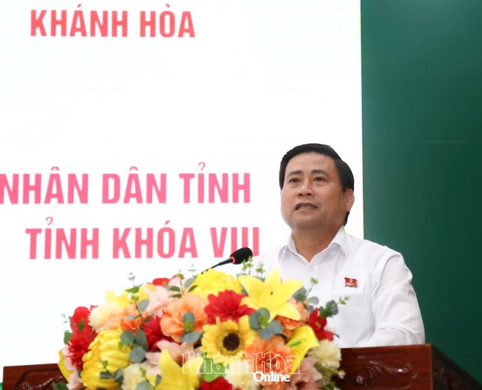 Đồng chí Lâm Đông phát biểu tại buổi tiếp xúc cử tri phường Phan Rang.