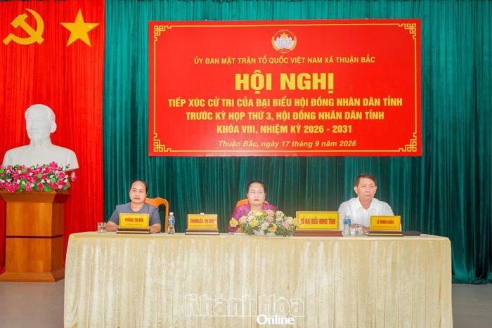 Các đại biểu HĐND tỉnh tiếp xúc cử tri xã Thuận Bắc.