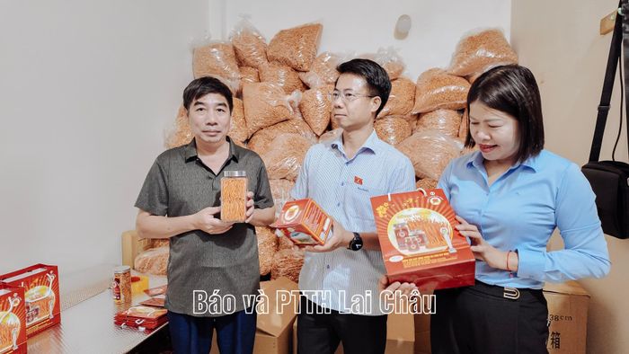 ... khảo sát thực tế tại hộ kinh doanh Đông trùng hạ thảo Huy Hùng (tổ 9).