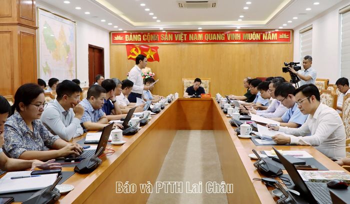 Quang cảnh cuộc họp.