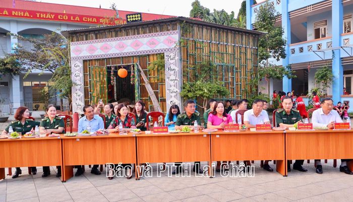 Các đại biểu tham dự chương trình.