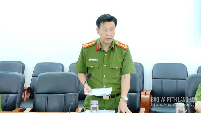 Lãnh đạo Công an phường Đông Kinh phát biểu hưởng ứng đợt thi đua cao điểm