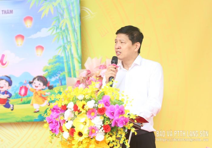 Đồng chí Vũ Hoàng Anh, Phó Bí thư Tỉnh ủy, Chủ tịch Ủy ban MTTQ Việt Nam tỉnh phát biểu tại buổi tặng quà và dự Tết Trung thu