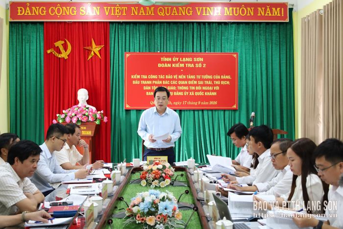 Đồng chí Vũ Hoàng Quý, Ủy viên BTV Tỉnh ủy, Chủ nhiệm Ủy ban Kiểm tra Tỉnh ủy phát biểu kết luận buổi kiểm tra tại xã Quốc Khánh
