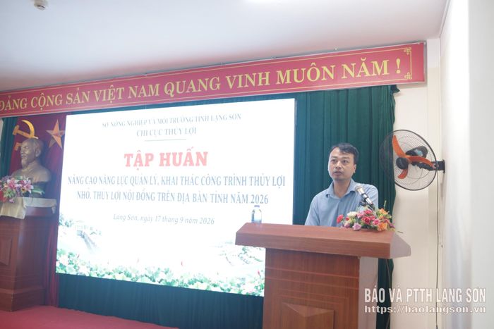 Lãnh đạo Chi cục Thủy lợi thông tin một số nội dung tại lớp tập huấn