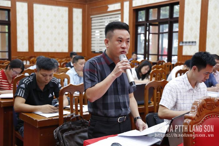 Lãnh đạo Chi nhánh Phát triển quỹ đất đô thị phát biểu tại hội nghị