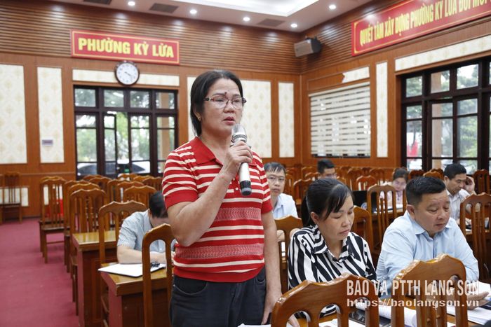 Đại diện khu dân cư tại Khối 9, phường Kỳ Lừa nêu kiến nghị tại hội nghị