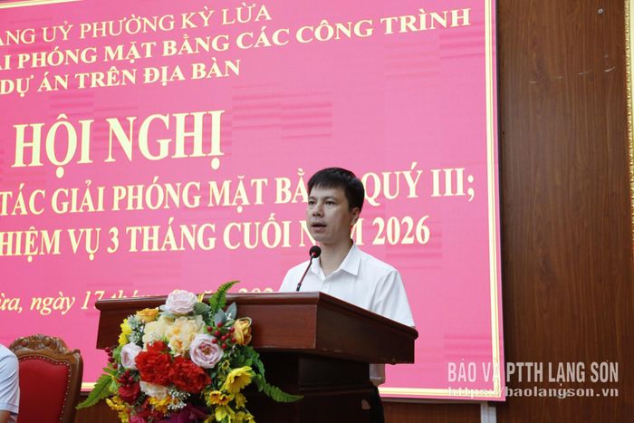 Bí thư Đảng ủy phường, Trưởng Ban chỉ đạo GPMB các dự án trên địa bàn phường Kỳ Lừa phát biểu tại hội nghị