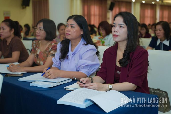 Cán bộ quản lý các trường mầm non tham dự hội nghị
