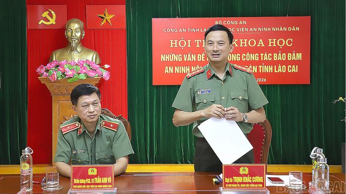 Đại tá Trịnh Khắc Cường - Bí thư Đảng ủy, Giám đốc Công an tỉnh Lào Cai phát biểu tại hội thảo.