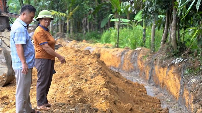 Tuyến đường liên thôn tại Ngòi Sọng đang được đầu tư, nâng cấp, tạo thuận lợi cho người dân, học sinh.